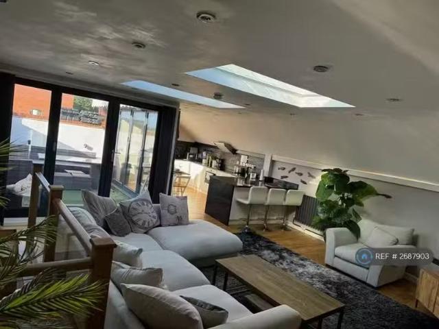 Rental! 2 BA 2 bedroom penthouse for rent in Warstone Lane, Bi.