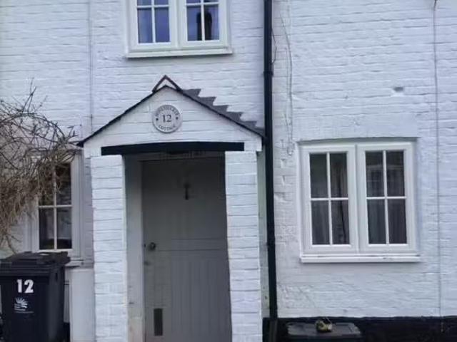 New 2 BA 2 bedroom terraced house for rent in Acreman Street.