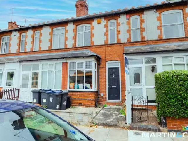 Nice 2 BA 2 bedroom terraced house for rent in Hampton Court R.