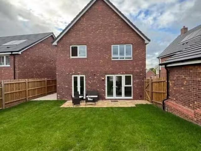 Charming 2 BA 4 bedroom detached house for rent in Cotterill D.