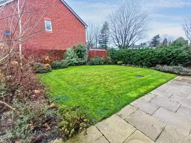For Rent! 2 BA 4 bedroom detached house for rent in Harvest Dr.