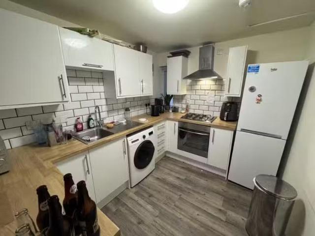 Cheap 2 BA 4 bedroom flat for rent in Hampton Park, Redland, B.