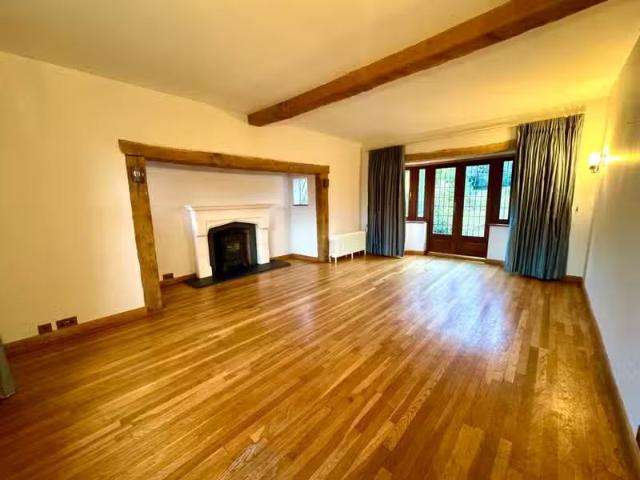 Unique 2 BA 4 bedroom house for rent in Chislehurst Road, BR7