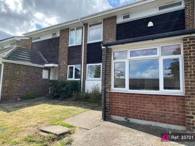 Just in! 2 BA 4 bedroom semi detached house for rent in Headco.