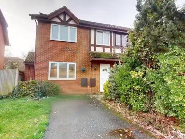 Deal! 2 BA 4 bedroom semi detached house for rent in Long Mead.