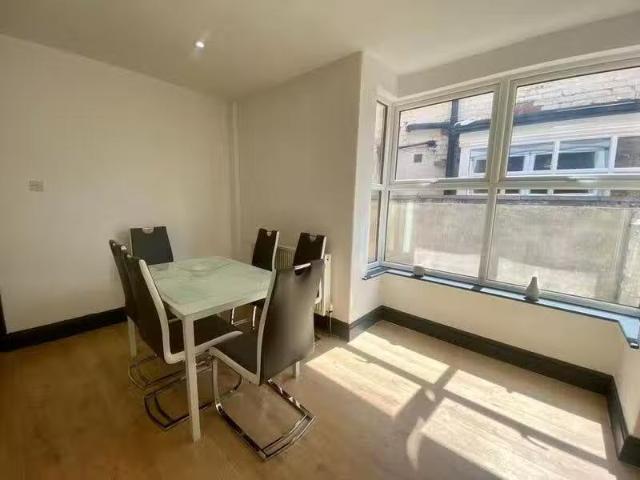 Nice 2 BA 6 bedroom house share for rent in Hainton Avenue, Gr.