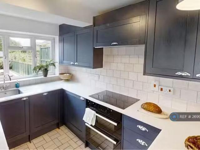 For Rent! 2 BA 6 bedroom terraced house for rent in Stanbury A.