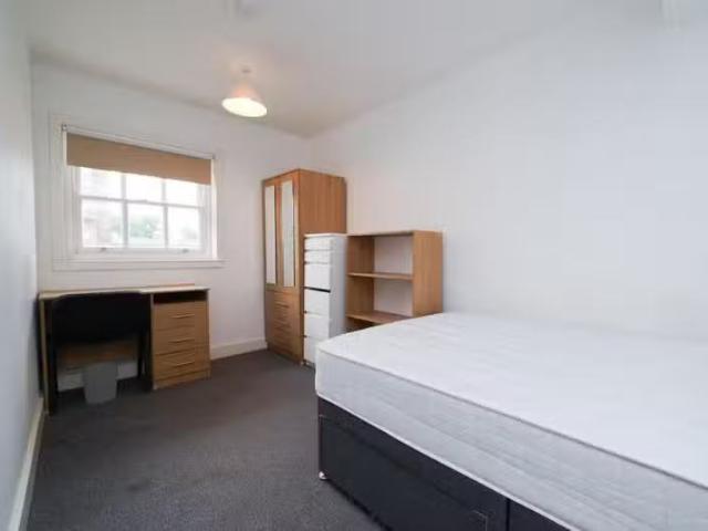 New 2 BA 8 bedroom flat for rent in Regent Street, Leamington.