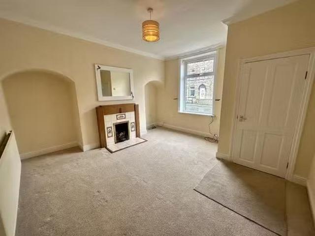 Cozy 2 bedroom terraced house for rent in Tufton Street, Silsd.