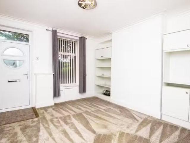 Charming 2 bedroom terraced house for rent in Alfred Street, D.