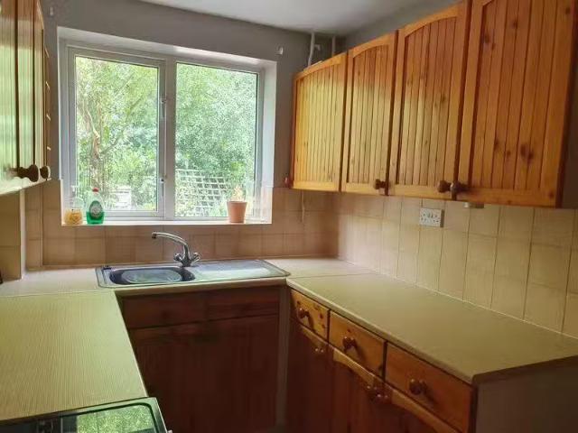 Just in! 2 bedroom terraced house for rent in Kitebrook Close.