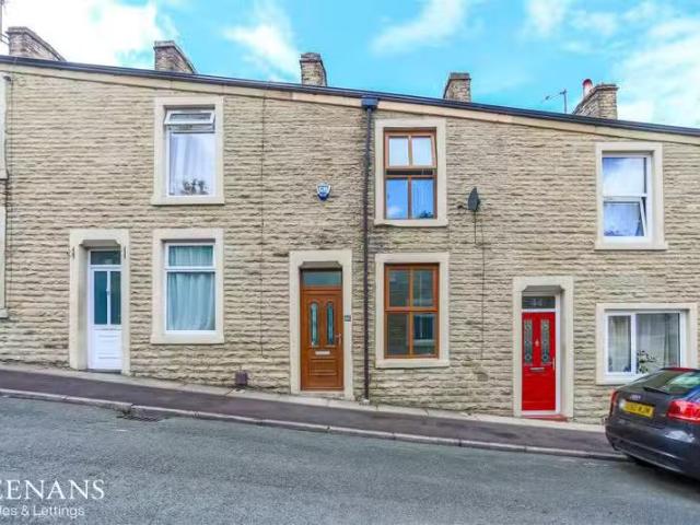 Just in! 2 bedroom terraced house for rent in South Street, Ac.