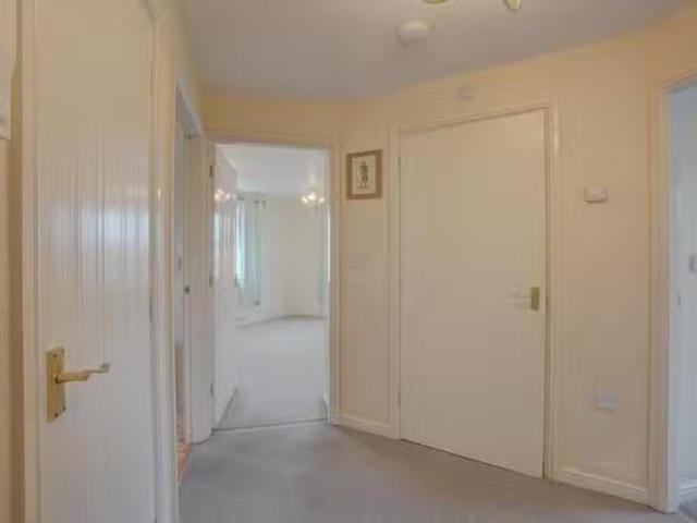 Just in! 2 bedroom apartment for rent in Cygnet Drive, Tamwort.
