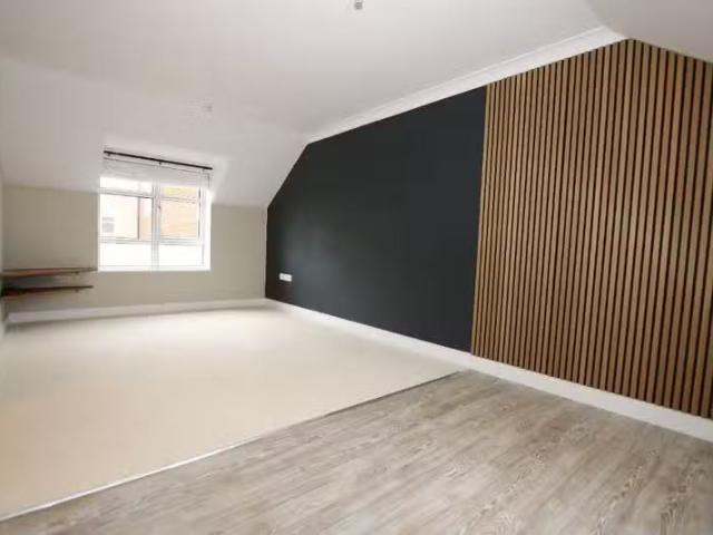 Nice 2 bedroom apartment for rent in All Saints Road, Newmarke.