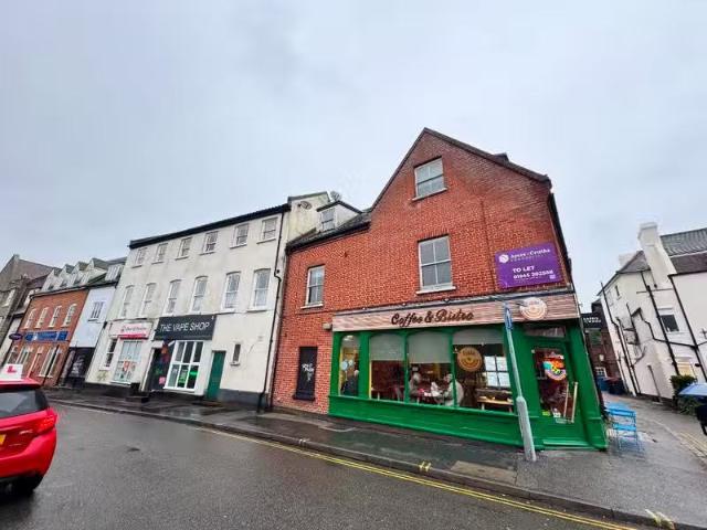 Deal! 2 bedroom apartment for rent in Guithavon Street, Witham.