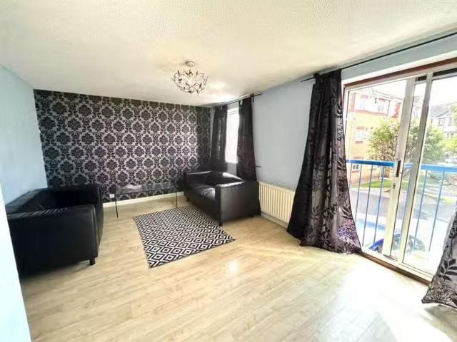 Cheap 2 bedroom apartment for rent in Keer Court, Bordesley Gr.