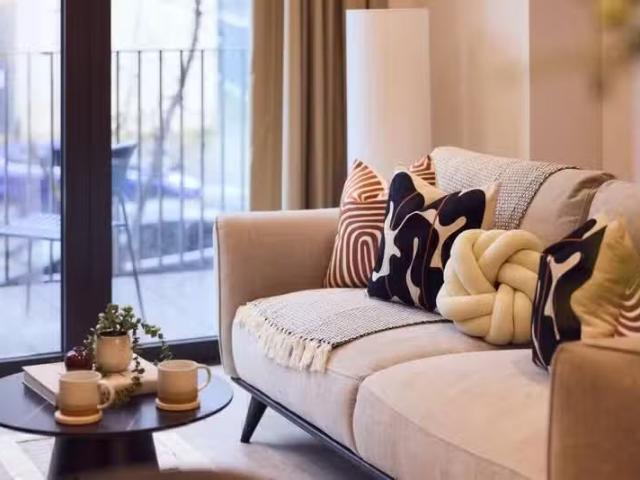 Unique 2 bedroom apartment for rent in Lower Bristol Road, Bat.