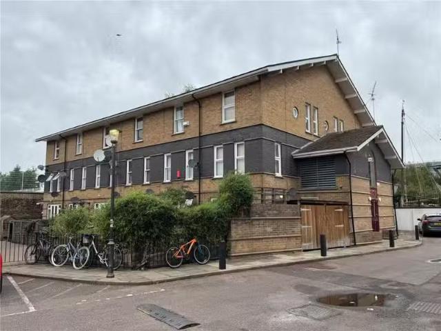 Rental! 2 bedroom apartment for rent in Leabank Square, Hackne.