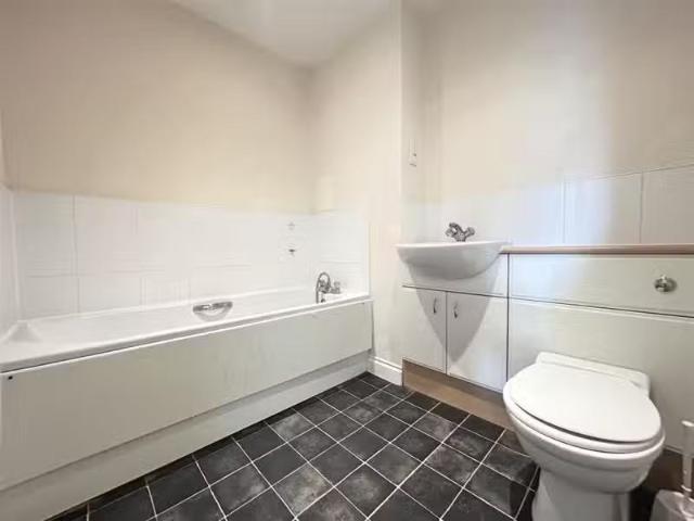 For Rent! 2 bedroom apartment for rent in Mill Court, Edinburg.