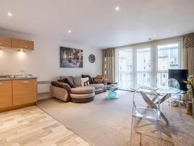 Just in! 2 bedroom apartment for rent in Quartz, Hall Street.