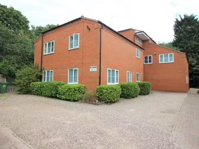 Deal! 2 bedroom apartment for rent in Winforton Close, Redditc.