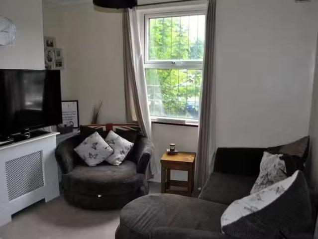 Unique 2 bedroom end of terrace house for rent in Cheveley Roa.