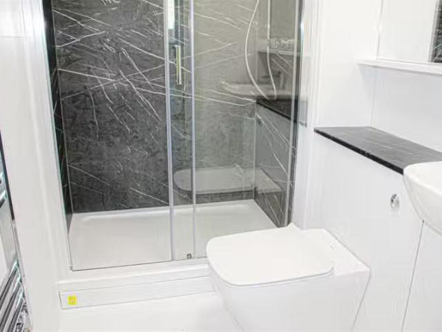 New 2 bedroom flat for rent in Birmingham Road, West bromwich.