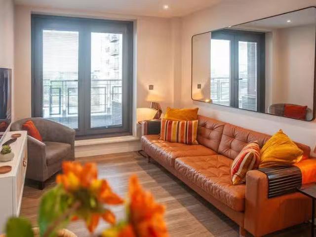 Charming 2 bedroom flat for rent in Galleon Way, Cardiff, CF10