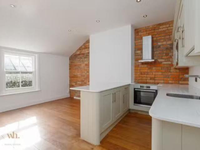 Deal! 2 bedroom flat for rent in Poole Road, Bournemouth, BH4