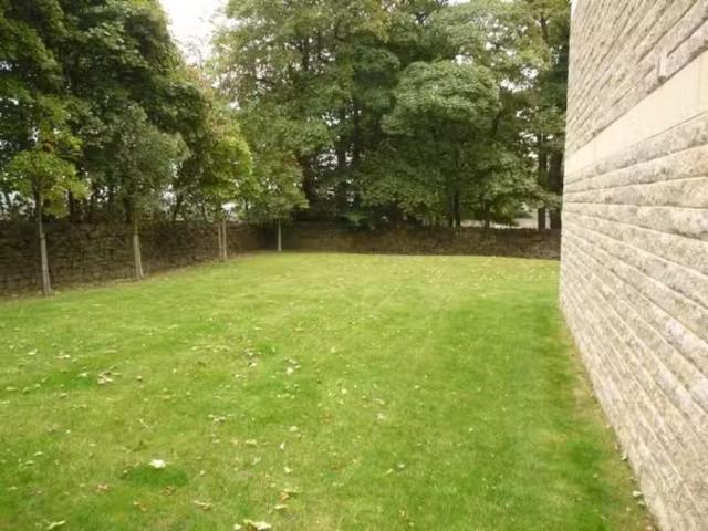 Charming 2 bedroom flat for rent in Tundra Grove, Gilstead, Bi.