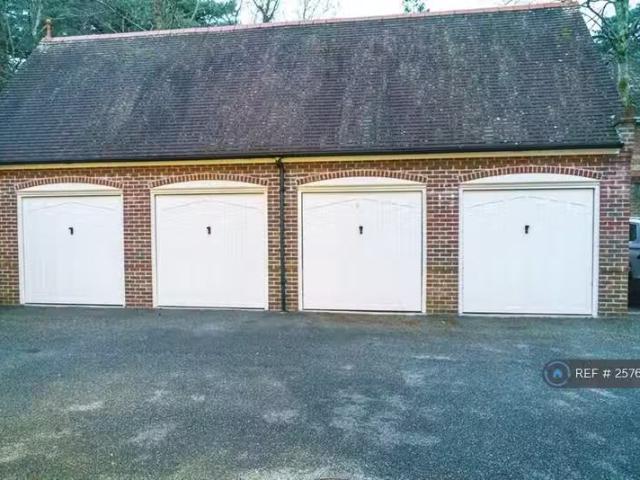 Unique 2 bedroom flat for rent in Talbot Avenue, Bournemouth.