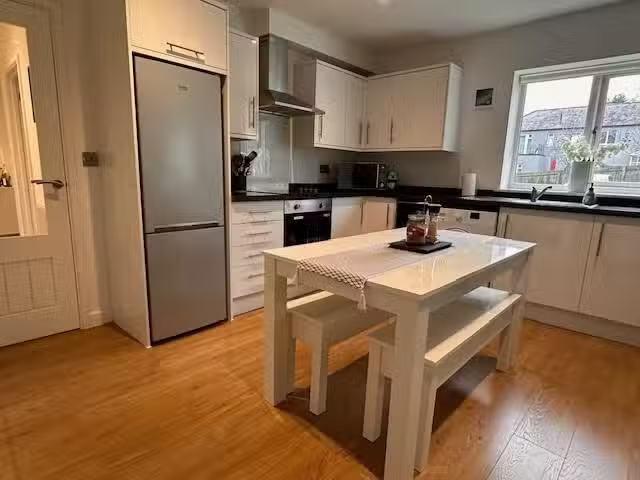 Deal! 2 bedroom ground floor flat for rent in Park View, Sturr.