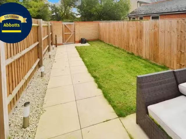 Just in! 2 bedroom house for rent in School View Road, Chelmsf.