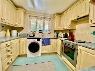 Deal! 2 bedroom house for rent in St. Botolphs Road, Worthing.