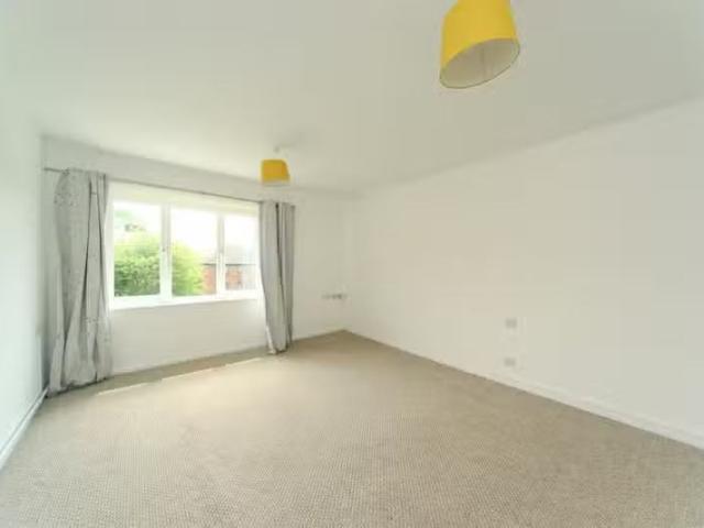 Unique 2 bedroom retirement property for rent in Ruxley Court.