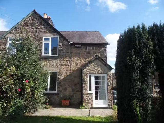 Deal! 2 bedroom semi detached house for rent in Belper Road, D.