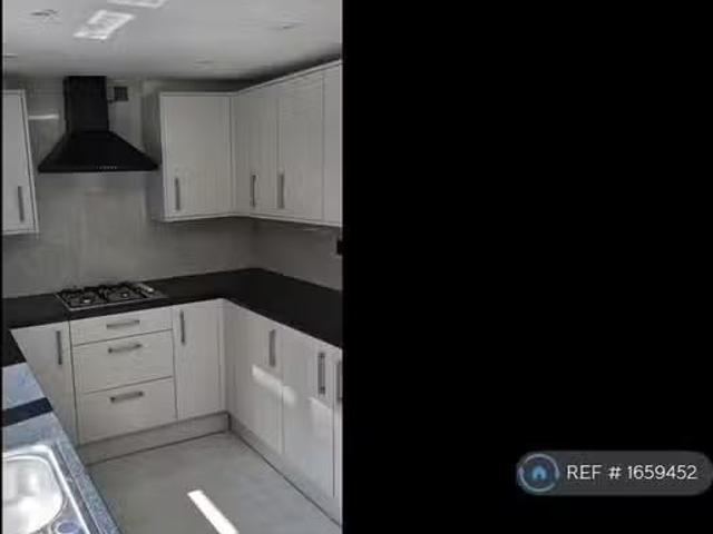 Charming 2 bedroom semi detached house for rent in Breedon Roa.