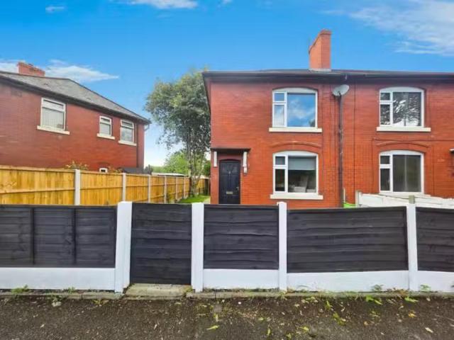 Unique 2 bedroom semi detached house for rent in Hazel Avenue.