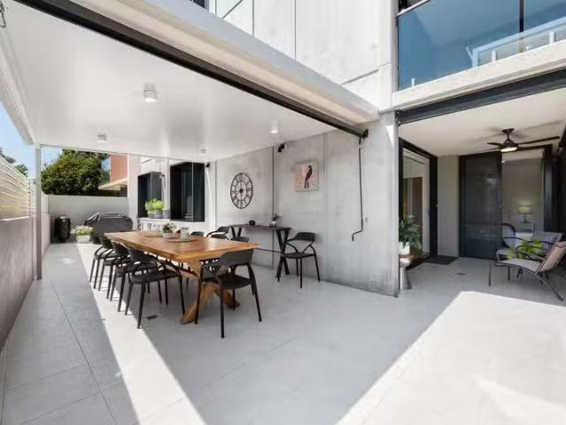 Charming 2 BR 1008/1918 Creek Rd, CANNON HILL, QLD 4170 Unit.