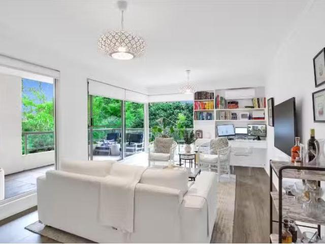 Unique 2 BR 10/37 Paul Street, Bondi Junction Apartment for re.