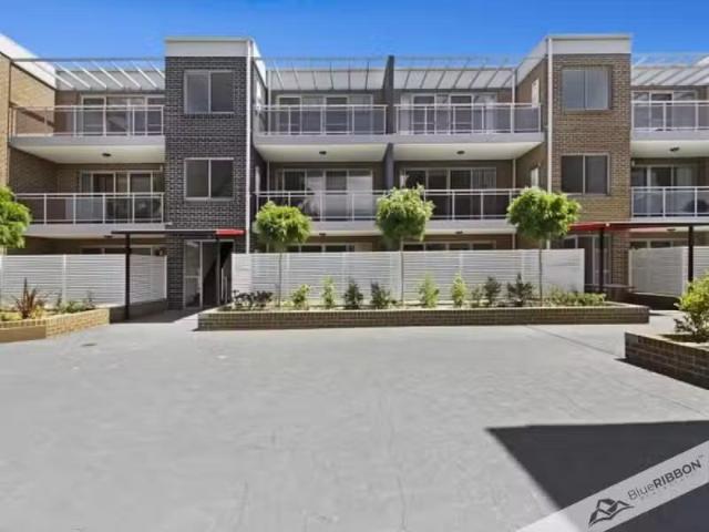 Nice 2 BR 11/49 53 Wentworth Avenue, Wentworthville Apartment.