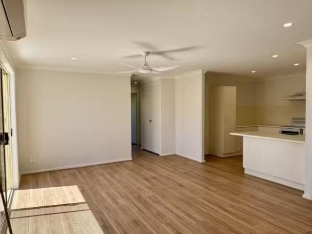 Cozy 2 BR 1/172 Port Stephens Drive, SALAMANDER BAY Townhouse.