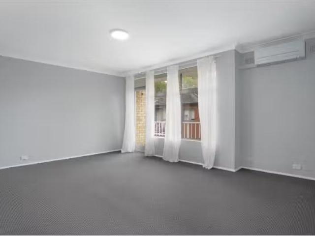 Rental! 2 BR 11/80 Mascot Drive, Eastlakes Apartment for rent.