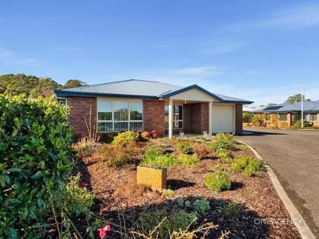 Unique 2 BR 1/19 Emmett Street, Smithton, TAS 7330