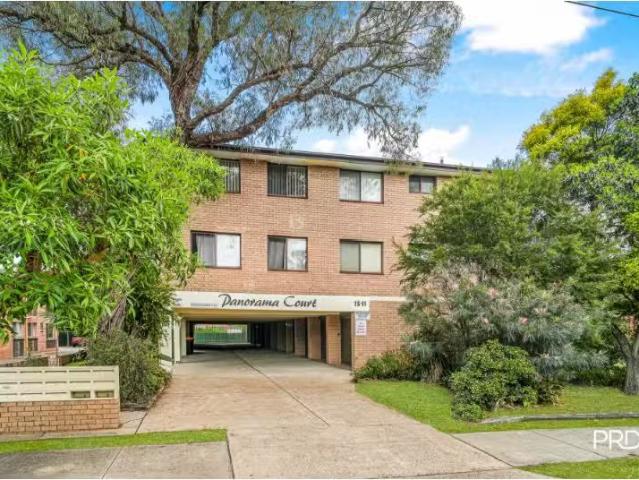 Nice 2 BR 1/11 13 Hemmings Street, Penrith Apartment for rent.