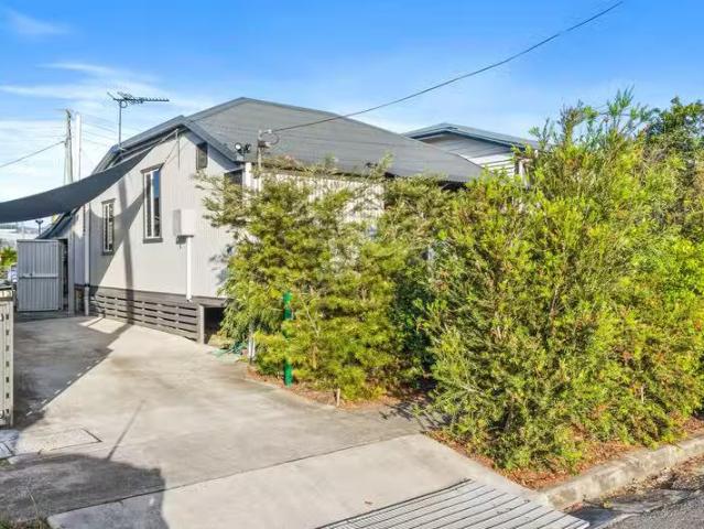 Rental! 2 BR 113 Denison Street, ROCKHAMPTON CITY, QLD 4700.