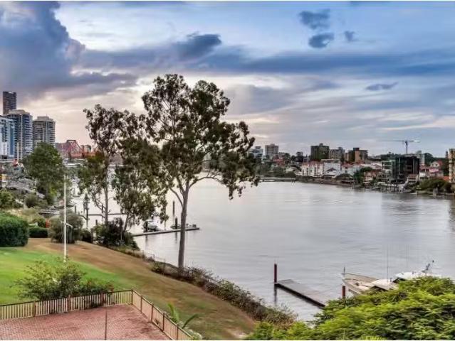 Unique 2 BR 12/56 Thorn Street, Kangaroo Point Apartment for r.