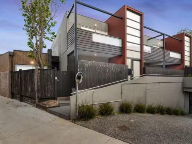 Just in! 2 BR 12/18 Waratah Avenue, Glen Huntly VIC 3163 Apa.