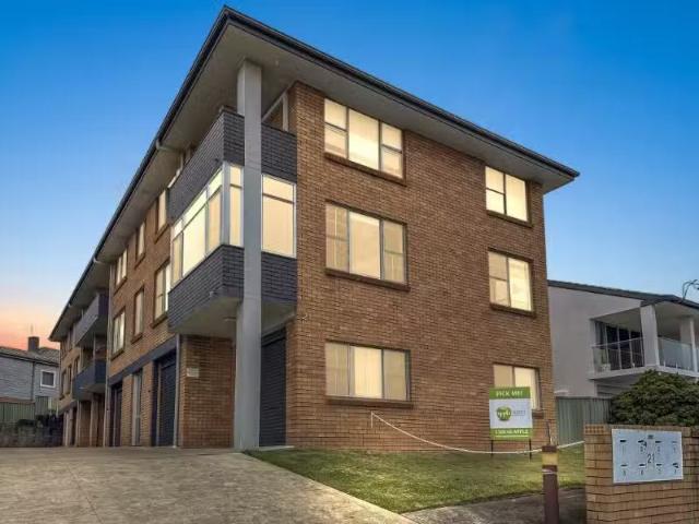 Just in! 2 BR 1/21 Berner Street, Merewether Apartment for ren.