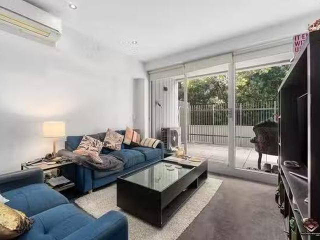 Nice 2 BR 134/100 Plenty Road, Preston, VIC 3072